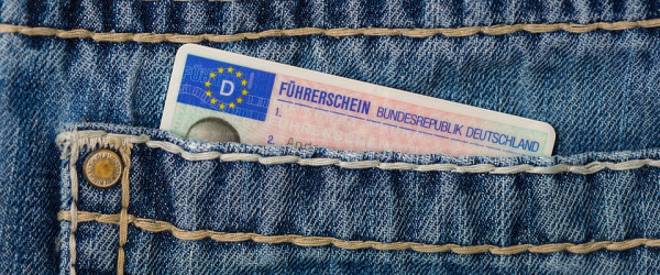 Deutscher F&uuml;hrerschein in einer Hosentasche (Quelle: pixabay)
